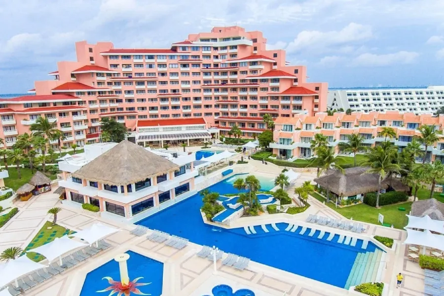 Wyndham Grand Cancún All Inclusive