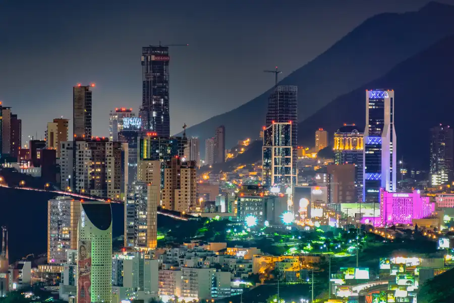 Vuela de Cancún a Monterrey